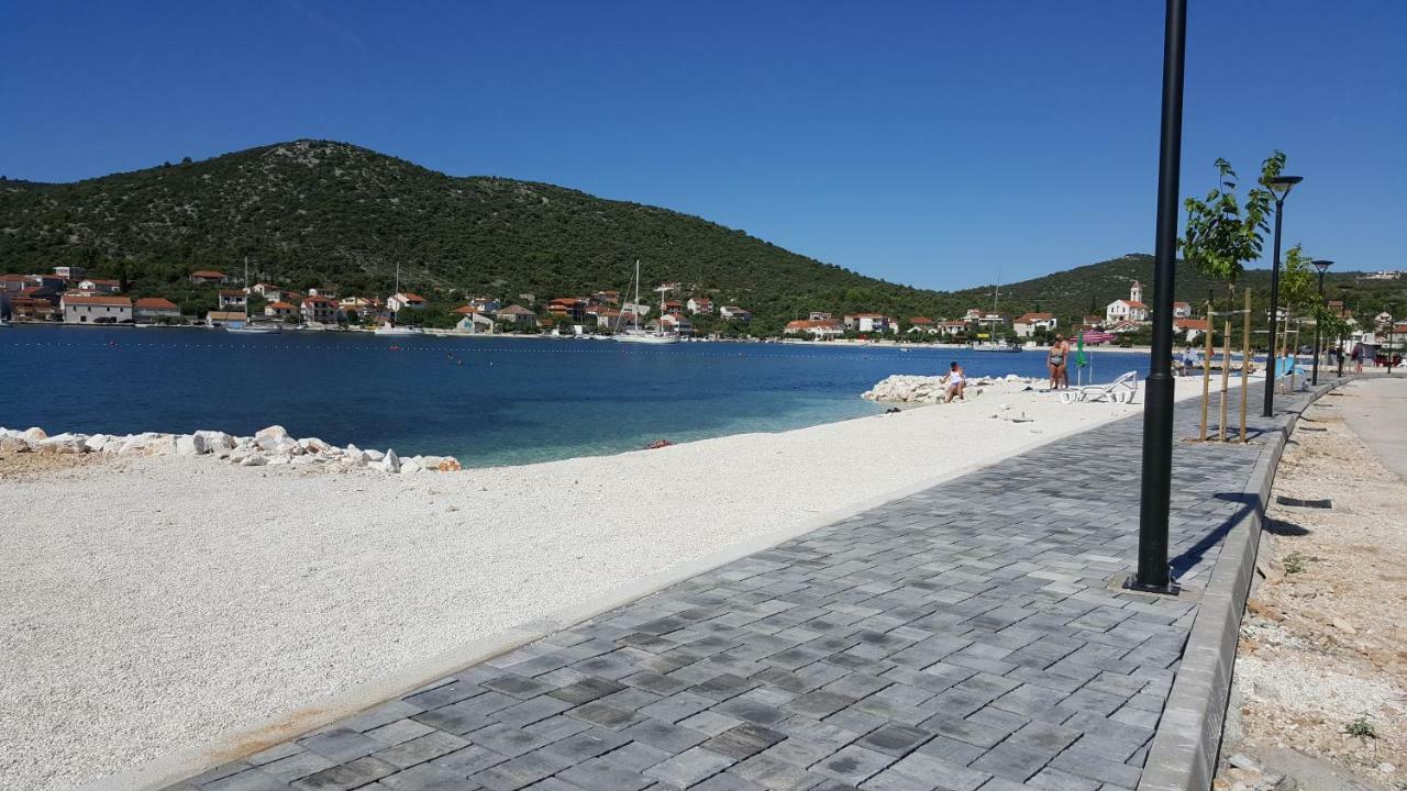 Apartments Anka Vinišće Exteriér fotografie